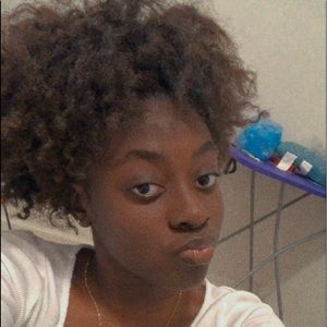 Meet your Posher, Kira